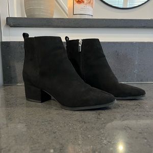 POINT TOE ANKLE BOOTS